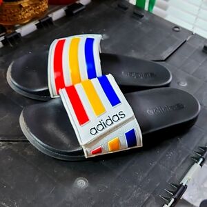 ADIDAS SLIDES